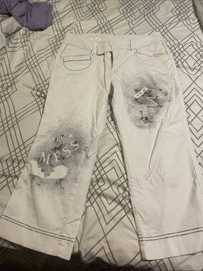 White Wide-Leg Women's Jeans with Graphic Detail